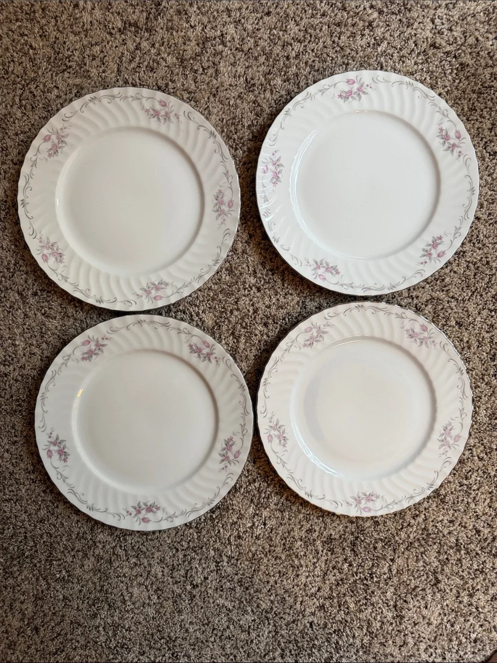 Vintage Gold Standard GST1 Scalloped Dinner Plate